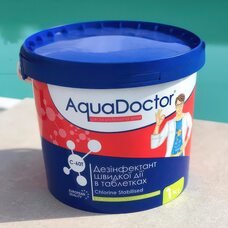 Швидкорозчинна шокова хімія для басейнів у таблетках AquaDoctor C-60T 017509 1 кг (АТ)